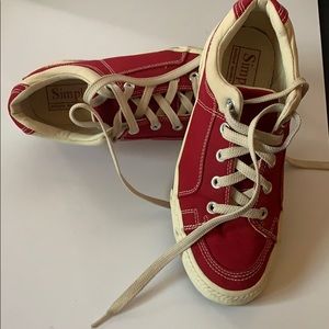 Simple athletic shoes